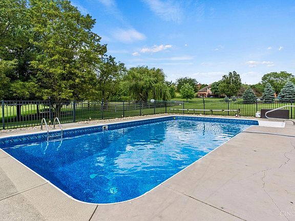 3rd image of 6068 Hillsdale Ln
