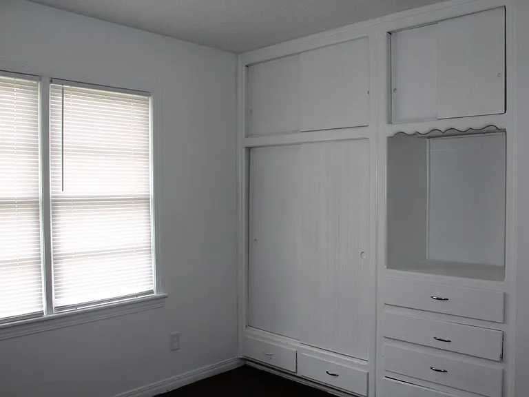 3800 Woodside Dr — Photo 7