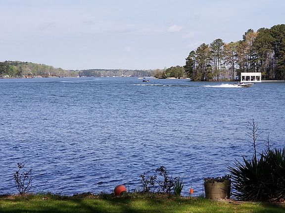2nd image of 24 Windward Cir