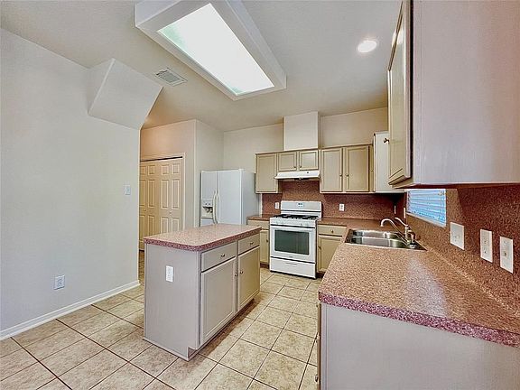 4th image of 18558 Carousel Creek Ct
