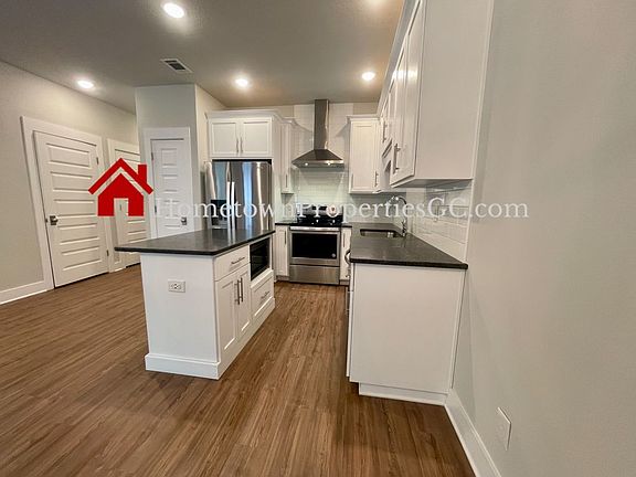5th image of 206 N De Villiers St