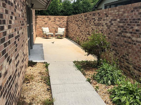 2nd image of 335 Chateau Dr SW