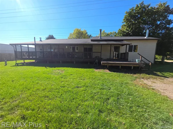 42 Opal Ln, North Branch, MI 48461