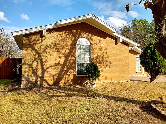 3rd image of 2022 Laurel Oaks Dr
