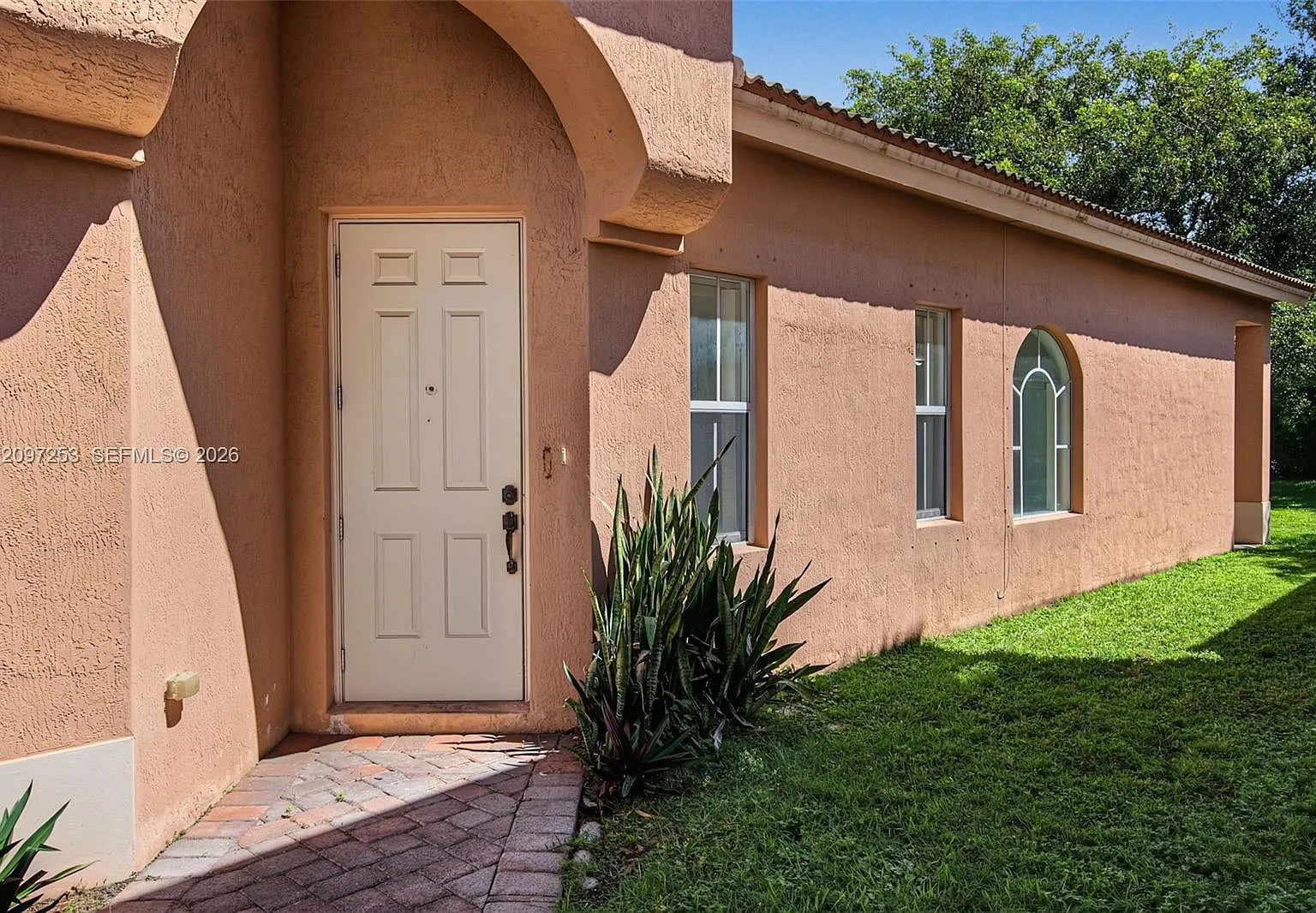 Portofino Pointe — Photo 4