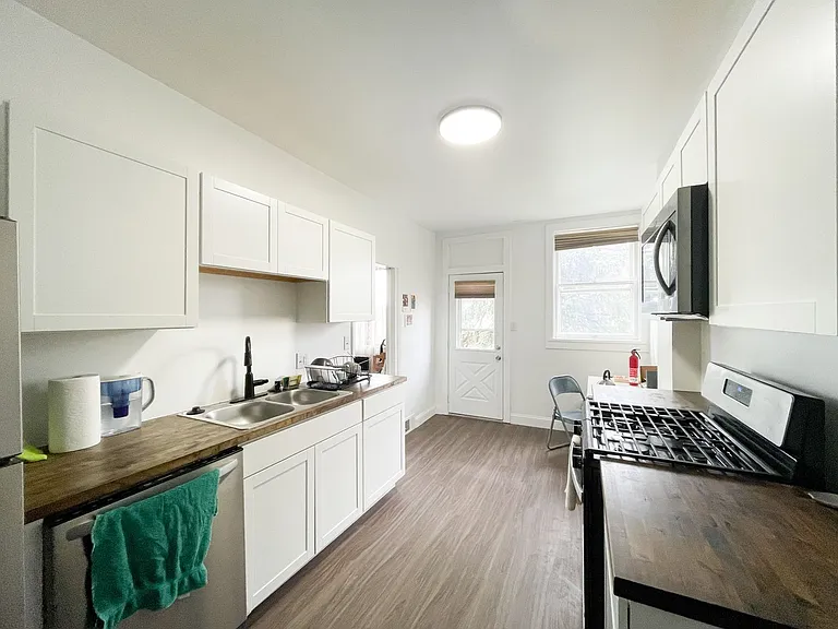 1526 Fernleaf St — Photo 5