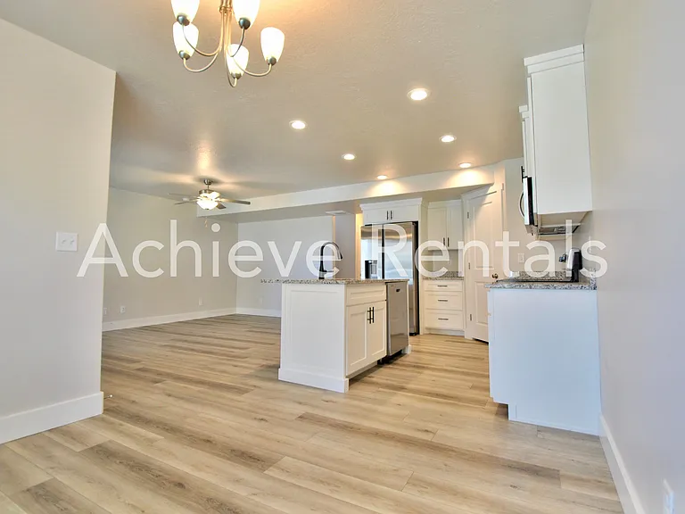 2053 N 380 E — Photo 3