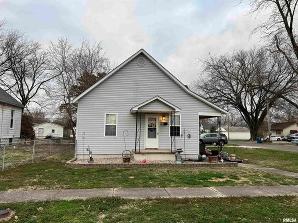 1010 E 3rd St, Centralia, IL 62801