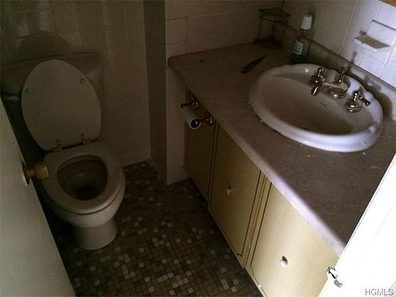 2nd image of 440 Carpenter Ave APT 14
