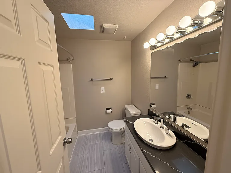 708 N L St #4 — Photo 8