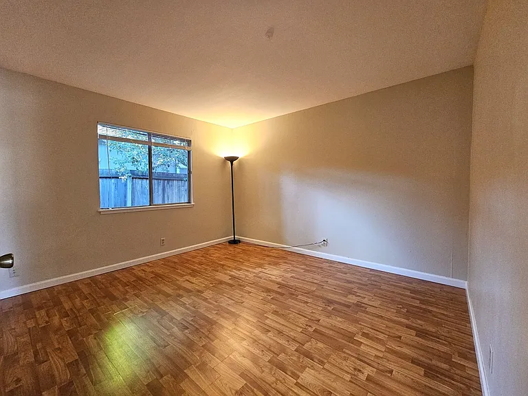 487 N Rengstorff Ave #A — Photo 10
