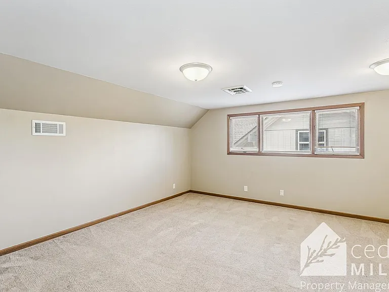 125 S Oakwood Ave — Photo 13