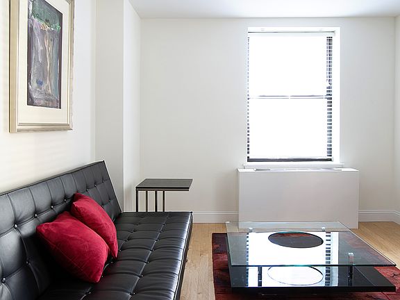 5th image of 150 W 51st St APT 1219