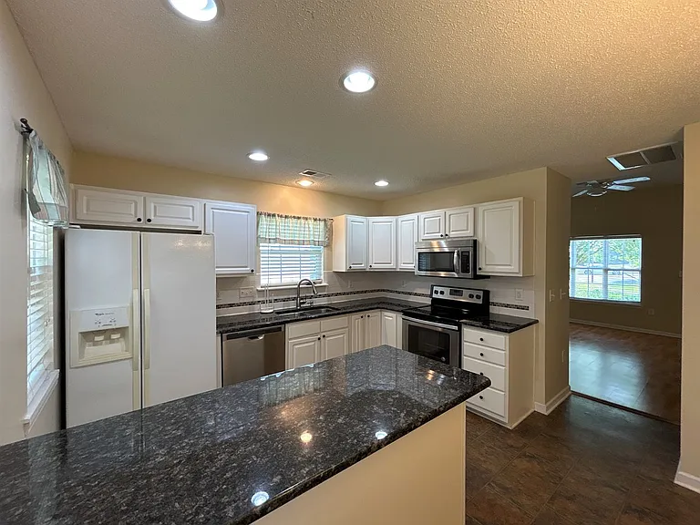 12402 Bluestem Ln — Photo 5