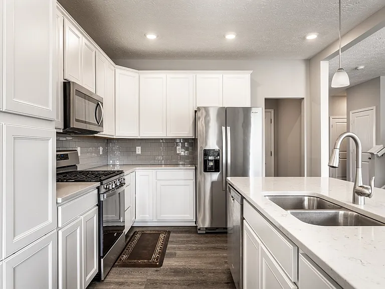 1711 Pelham Dr — Photo 2