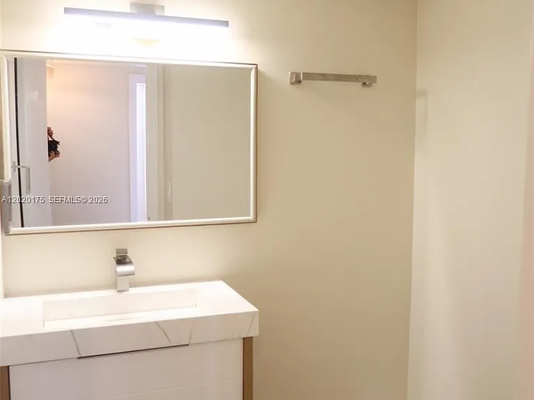 2500 Parkview Dr #1816 — Photo 8