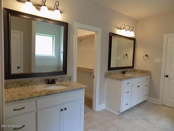 5th image of 105 Piper Crest Ln