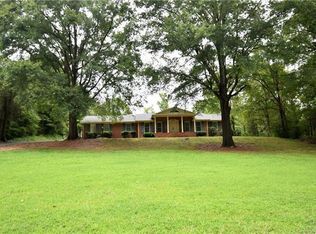 208 Lamplighter Ln, Mount Holly, NC 28120