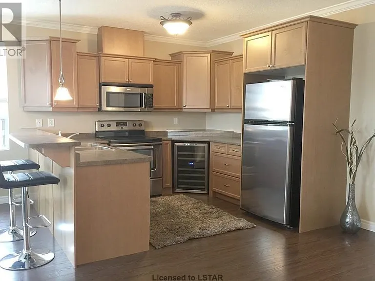 435 Colborne St — Photo 13