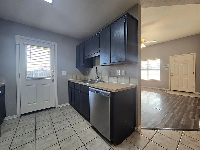 4207 Thunder Creek Dr — Photo 8