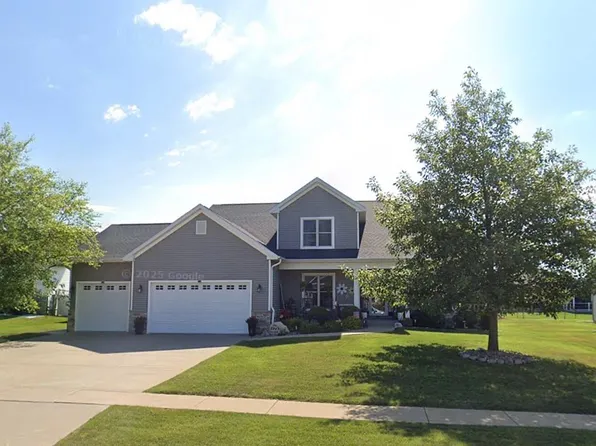 415 S Emerald Ct, Long Grove, IA 52756