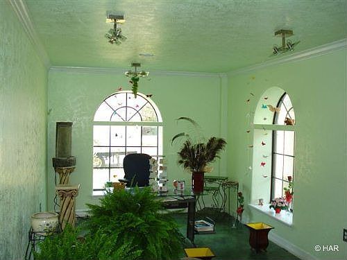 3rd image of 1295 Gladys Ave