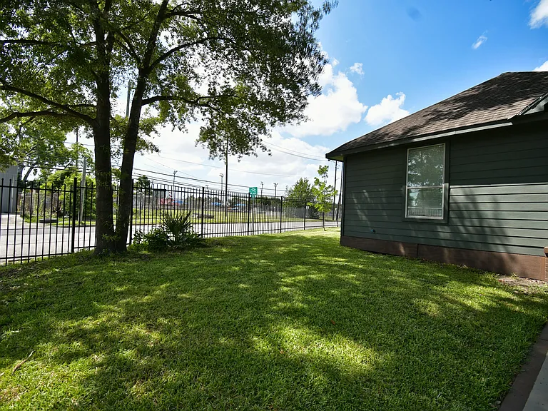 1403 Munger St #A — Photo 2