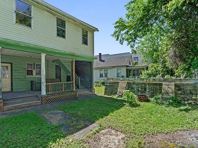 320 Saratoga St #1 — Photo 24