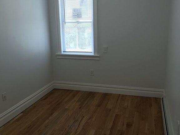 5th image of 3814 Harper Ave