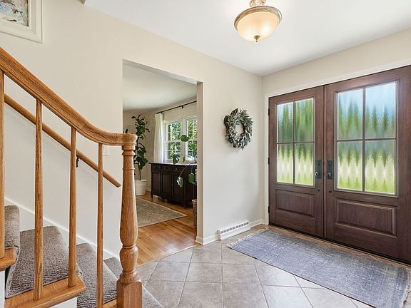 4th image of 28W118 Hillview Dr