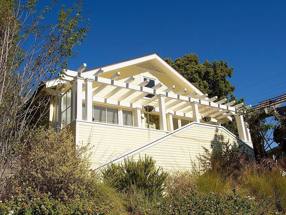 1st image of 657 Pier Ave