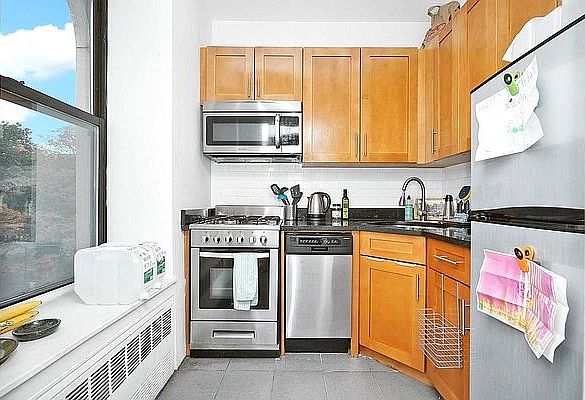 1st image of 300 Manhattan Ave APT 4B