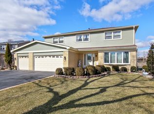 564 Applegate Ln, Lake Zurich, IL 60047