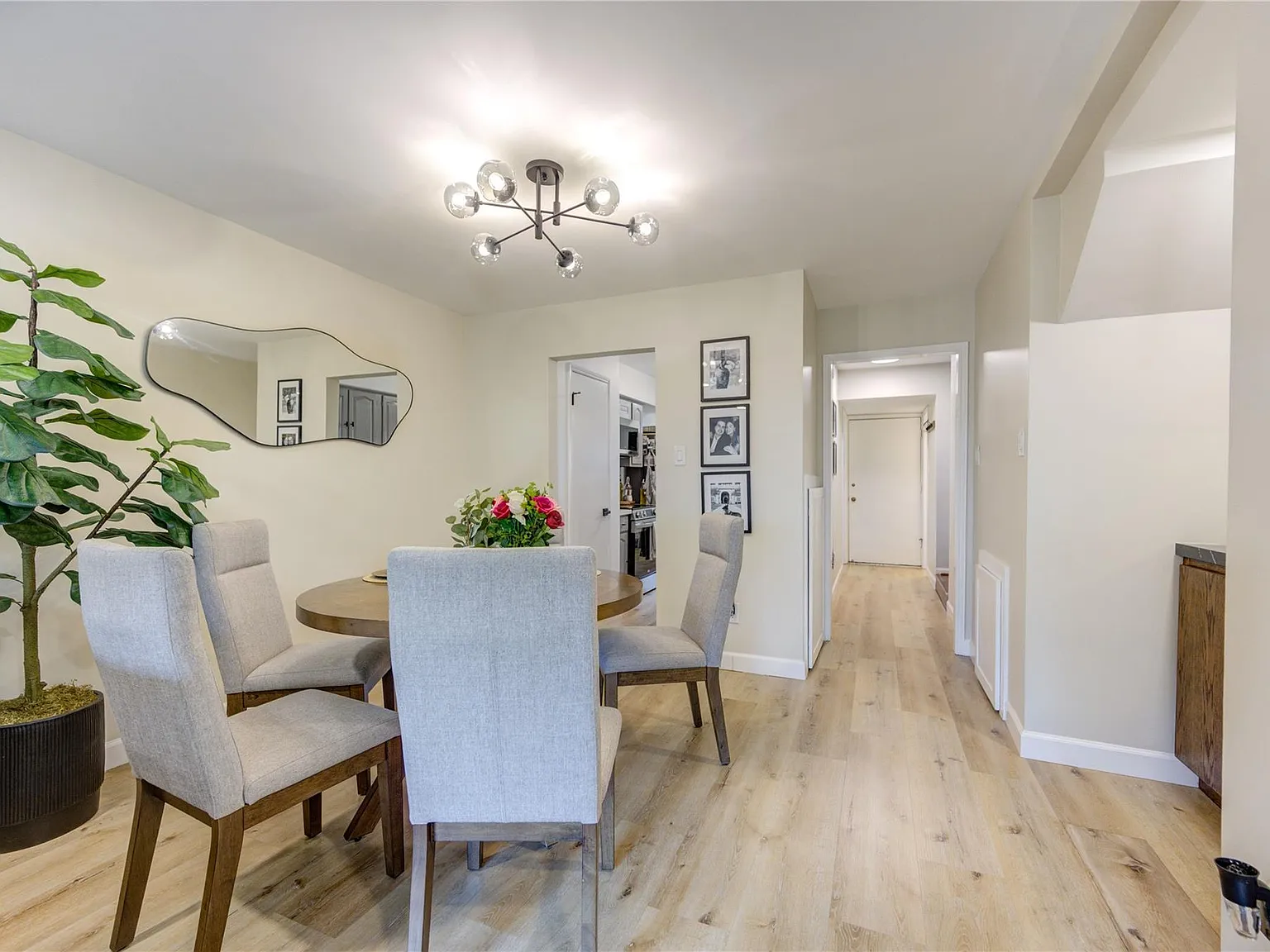 2 bed, 2.5 bath, 1311 sqft, $1,900 — Photo 4
