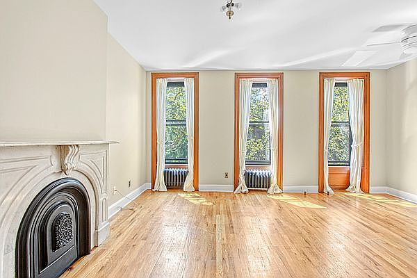 1st image of 569 Carlton Ave #3