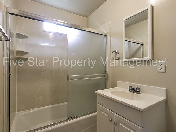 4th image of 479 Waverley St