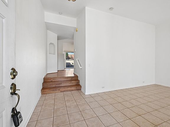 5th image of 347 Landis Cir