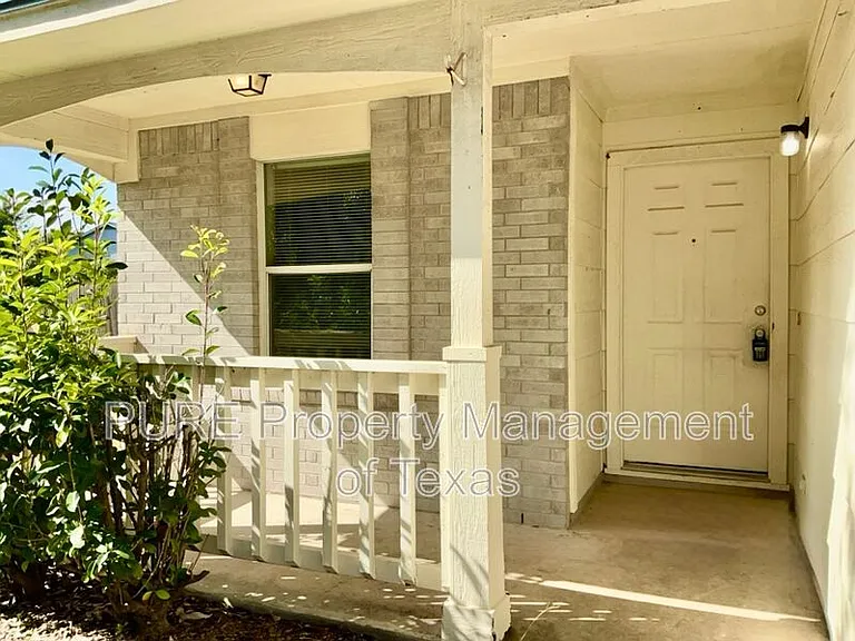 615 Losoya Ct — Photo 2