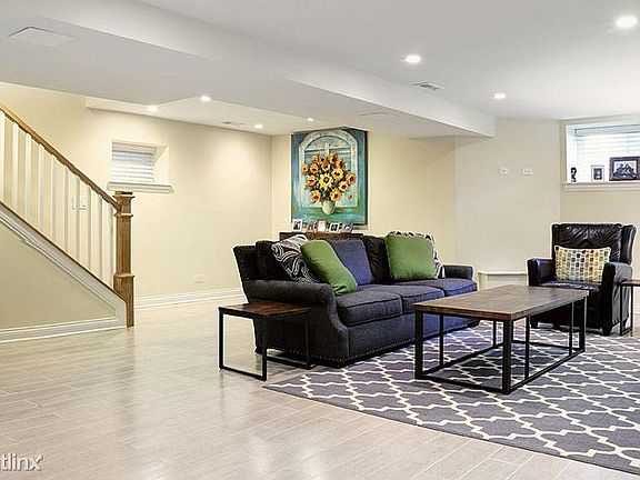 3rd image of 3754 N Magnolia Ave #1