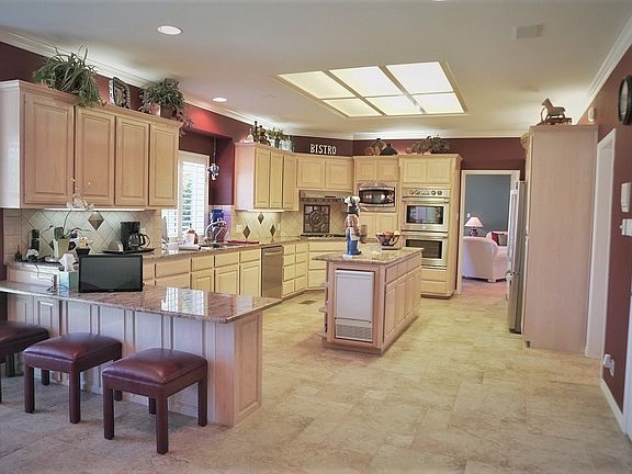 5th image of 2713 Deering Dr