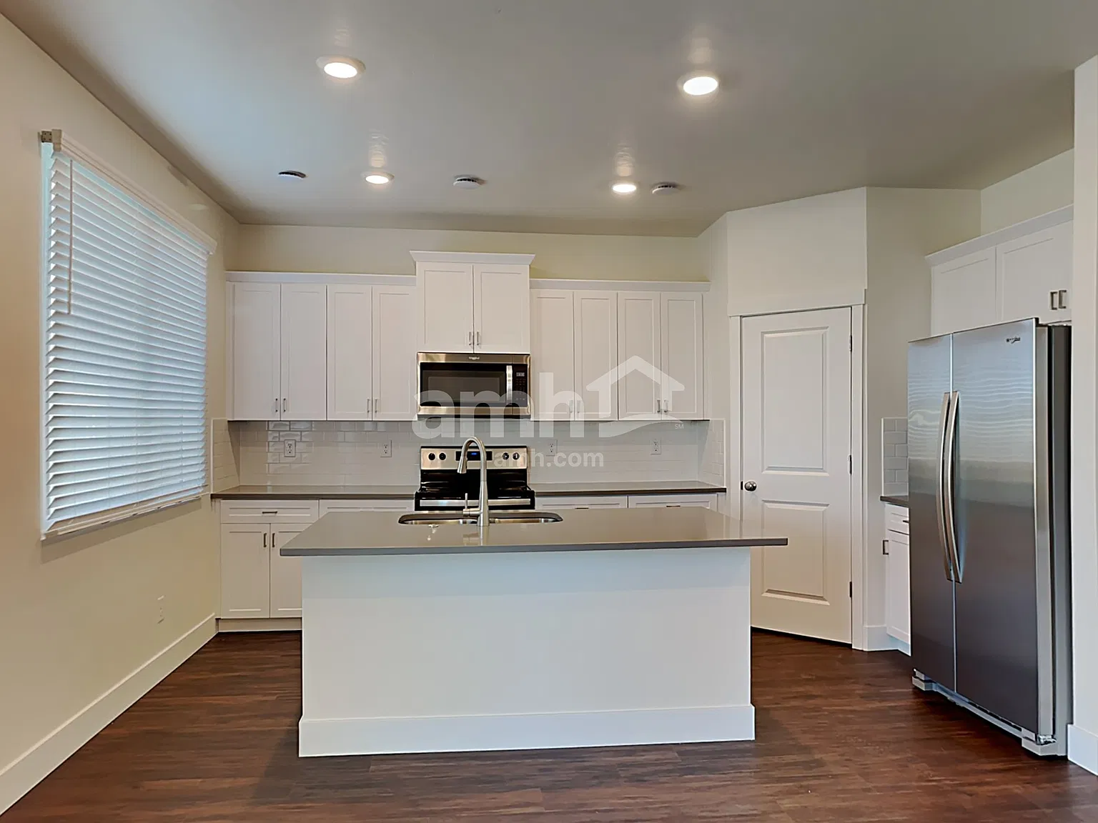 4 bed, 2.5 bath, 2012 sqft, $2,575 — Photo 4