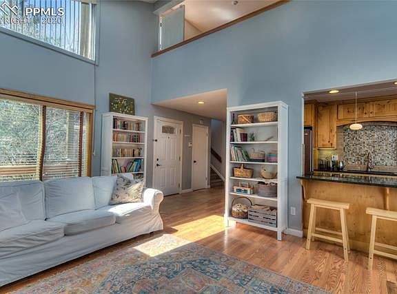 3rd image of 812 Sirius Dr