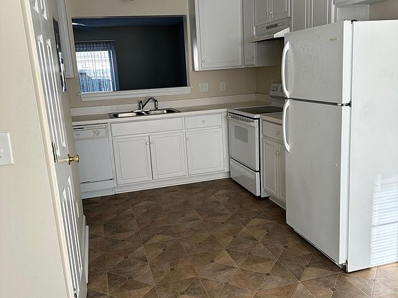 4th image of 2913 Eastridge Ct #A