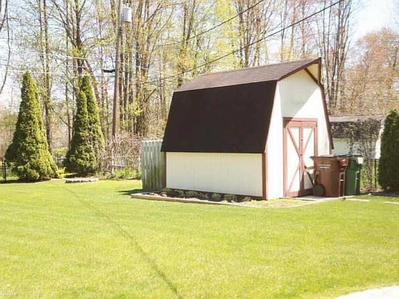 4th image of 52324 Brentwood Dr