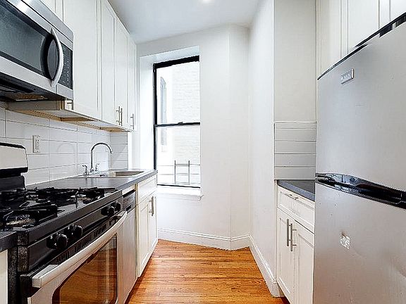 2nd image of 125 W 116th St APT 4C