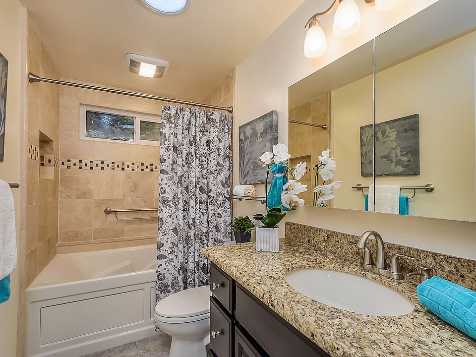 2nd image of 54 Dos Rios Ct