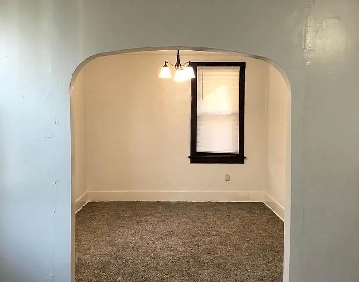 909 Oakland Ave — Photo 3