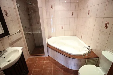 Rented by Bedford 6 Real Estate