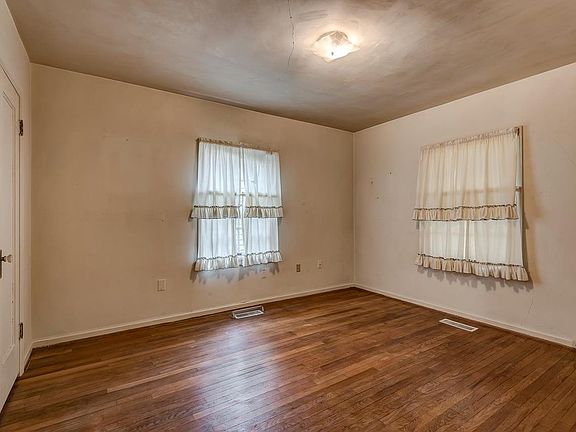 5th image of 803 S Blakeley St