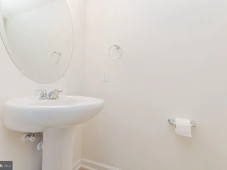 172 Drexel Ct — Photo 16